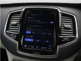 プラグインハイブリッドシステムは、各ドライブモードに応じて電気モーターとガソリンエンジンを協調制御します。