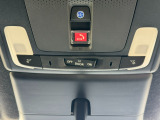 運転席上部にスポットライトが付いていて、夜間の探し物に便利です。