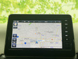 見やすい地図表示で、目的地までスムーズに案内してくれます。渋滞情報なども確認でき、効率的なルートを選択できます。
