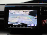 バックカメラの画像です。ガイドラインがスムースな車庫入れをサポートいたします!車庫入れの安心感がアップしますね☆