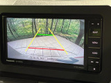 【バックカメラ】駐車時に後方がリアルタイム映像で確認できます。大型商業施設や立体駐車場での駐車時や、夜間のバック時に大活躍!運転スキルに関わらず、今や必須となった装備のひとつです!