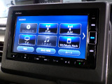 CD、DVD、Bluetooth、AM、FM、AUX、スマートフォン接続ができます。
