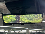 【デジタルインナーミラー】後席の大きな荷物や同乗者で後方が確認しづらい時でも安心!カメラが撮影した車両後方の映像をルームミラー内に表示。クリアな視界で状況の確認が可能です!