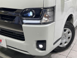 【LEDヘッドライト】悪天候や夜間走行時も良好な視界を確保し安心して運転できる高輝度LEDヘッドライトを装備!点灯速度が早く、消費電力も抑えられています。