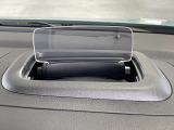 運転席前方のダッシュボード上に、車速、シフト位置や警告などを表示。ヘッドアップディスプレイ☆彡