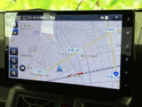 道路や周辺施設が地図上に表示され、現在地を確認しながら目的地への道順を把握できます。地名や交差点も見やすく、初めて訪れる場所へのお出かけにも役立つナビ画面です。