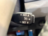 【クルーズコントロール】高速道路もラクラク走行。アクセルを離しても一定速度で走行ができ、長距離運転時の負担を軽減!加速・減速も簡単なスイッチ操作で調整できます。