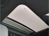 ★サンルーフ★解放感溢れる仕様です★チルドアップや全開にも出来、車内を明るくしてくれます★