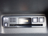 ■【ETC車載器】が装備されています。セットアップをしてお渡しとなり、ETCカードを差し込むだけで高速道路の利用が可能です。