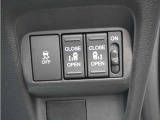 両側パワースライドドア付!挟み込み防止機能によりお子様の乗り降りも安心!車内・車外のドアハンドルからはもちろんのこと運転席スイッチやリモコンキーからも開閉操作が可能で大変便利な装備です!