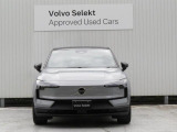 フロントグリルとフロントガラス中央にあるミリ波レーダーカメラで車両、人を検知する機能も搭載されています。