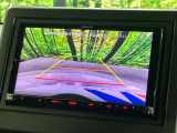 【バックカメラ】駐車時に後方がリアルタイム映像で確認できます。大型商業施設や立体駐車場での駐車時や、夜間のバック時に大活躍!運転スキルに関わらず、今や必須となった装備のひとつです!