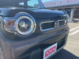 【LEDヘッドライト】悪天候や夜間走行時も良好な視界を確保し安心して運転できる高輝度LEDヘッドライトを装備!点灯速度が早く、消費電力も抑えられています。