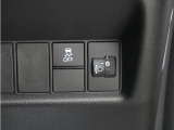 横滑りなどクルマの急激な挙動変化を抑制する「VSA」を搭載。