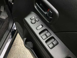 パワーウィンドウやドアミラーのスイッチ等は運転席右側へ集中してます