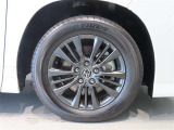 純正のアルミホイール装着車です。タイヤサイズは205/60R16です。