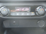オートエアコン 温度を設定すればあとは車が空調管理してくれますよ♪