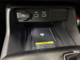 置くだけでワイヤレスで充電可能です。
