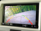 【バックカメラ】駐車時に後方がリアルタイム映像で確認できます。大型商業施設や立体駐車場での駐車時や、夜間のバック時に大活躍!運転スキルに関わらず、今や必須となった装備のひとつです!