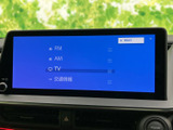 FM・AMラジオやテレビ、交通情報など、画面から各種メニューを選べます。項目が一覧で表示されるため、利用したい音声や情報を探しやすく、毎日の移動時間を便利にサポートします。