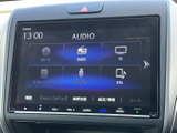 画面からDVD/CDやラジオ、テレビ、SD、Bluetoothオーディオなどの項目を選べます。音源の選択肢がひと目で分かり、目的に合わせて使い分けやすい表示で、日々の移動時間を快適に過ごせます。