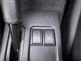 運転席・助手席にシートヒーターがついております。寒い日でも座面を温めてくれるスグレモノです!冷え性の女性にオススメの装備です♪