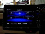 フルセグTVを搭載。CD/DVD再生、Bluetoothオーディオに対応しています。