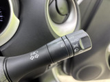 表示された文字やアイコンで機能を確認しやすく、運転席から視線を大きく外さずに扱いやすい配置です。必要な操作を手元で把握できるため、日常の運転をしっかりサポートします。