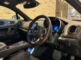 運転席から見渡すA110の室内です。操作系の配置や視界を確かめながら、週末のドライブを思い描いてみませんか。光岡自動車のスタッフが実車の見どころをご案内します。