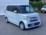 狭い駐車場でも、スライドドアならチャイルドシートへのお子さまの乗降や荷物の積載もスムーズ。