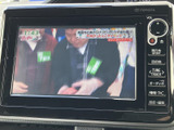停車中には画面でテレビ番組を視聴でき、待ち時間も車内で過ごしやすくなります。見やすい大きさの画面で、休憩中やお出かけ先でのひとときに活用いただけます。