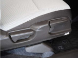 ◆シートハイトアジャスター◆運転席を上下に高さ調節ができます!運転ポジションを体格に合わせてシート調整できます。