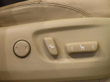 パワーシート搭載。微妙な調整が手軽にでき、ピッタリの最適なポジションで運転することが可能です。