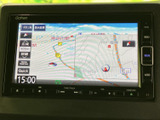 地図上に現在地や周辺の道路が表示され、目的地までの道順を確認する際に役立ちます。縮尺などの表示項目も画面で選べるため、出発前のルート確認や道に迷った際にも便利です。