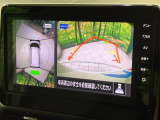 【マルチテレインモニター】車のフロントやサイドのカメラ画像を同時にモニター表示することで、悪路や狭い道を走行時でも周囲の状況確認ができ安心!本格SUVにうれしい装備です♪