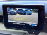 バックモニター付きで、車庫入れやバック時の後方確認をサポート。