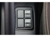 EVモードは電気モーターのみを使って走行するモードです。深夜の住宅街、屋内駐車場でエンジン騒音や排気ガスを気にすることなく走行できます。