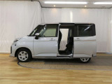 両側パワースライドドア付きだから、狭い駐車スペースなどでの 乗り降りラクラク!小さなお子さまのいるご家庭には嬉しい装備。