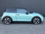 MINI正規ディーラーならではの品質の高い認定中古車を常時20台以上展示しております。