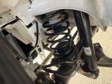 お車を安心してお乗りいただく為には、足回りの定期点検が欠かせません。サービスサポート(有償保証)では無料点検もご提供しており、安心のカーライフをお過ごしいただけるサポート体制が整っています。