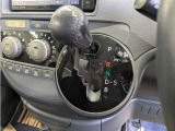 シンプルで使いやすいシフトレバー