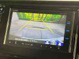 【バックカメラ】駐車時に後方がリアルタイム映像で確認できます。大型商業施設や立体駐車場での駐車時や、夜間のバック時に大活躍!運転スキルに関わらず、今や必須となった装備のひとつです!