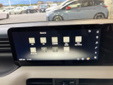 ラジオやテレビ、Bluetooth、USB、HDMIなど、選べるソースが画面にまとまっています。音楽や情報を楽しみたい場面に合わせて選択でき、日常の移動をより便利にサポートします。