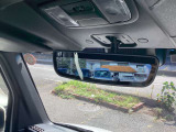 アドバンスドルームミラーを装着しているので荷物をたくさん積んでも後方を見ることができます。