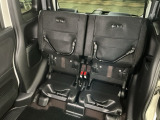 リアシート座面を持ち上げると、背の高い荷物を積むのに便利なトールモードに変身します!多彩なシートアレンジで使い勝手良好!