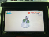 テレビ番組を画面で視聴でき、停車中の待ち時間などにもお楽しみいただけます。表示中の番組を確認しやすく、車内で過ごすひとときに活用できる装備です。