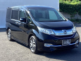 狭い駐車場でも、スライドドアならチャイルドシートへのお子さまの乗降や荷物の積載もスムーズ。