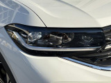LEDマトリックスヘッドライト「IQ.LIGHT」。対向車や先行車を検知し、LEDを個別制御。まぶしさを抑えながら、夜間の視界をしっかり確保します。