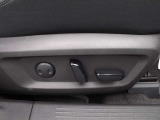 運転席側は電動シートです