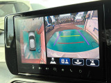 【全方位モニター】リバースに入れた際、車両全体を見渡している映像に切り替わります。また、見通しが悪い場所で便利な前方ワイド映像やすれ違いに便利な助手席側ワイド映像など切り替えが出来ますよ♪